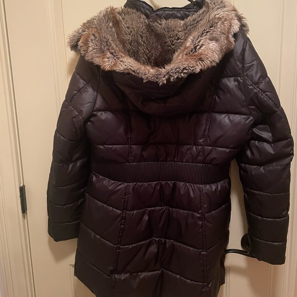 Apt 9 womens black Puffer coat. Has a fair fur lined hat that is removable. - Picture 2 of 4